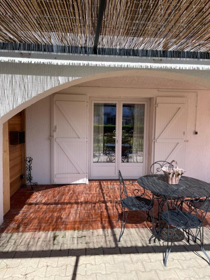 Les Flo Location Apartment Aigues-Mortes Exterior photo