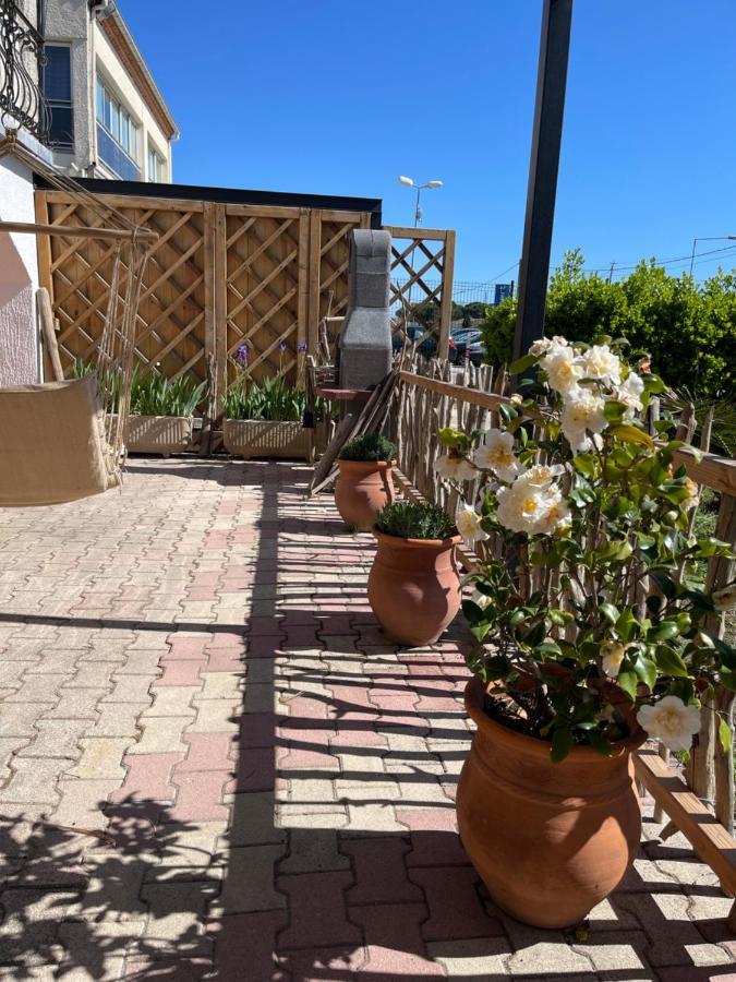 Les Flo Location Apartment Aigues-Mortes Exterior photo