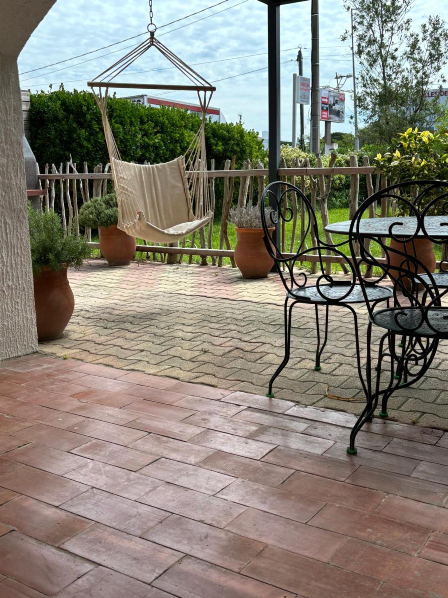 Les Flo Location Apartment Aigues-Mortes Exterior photo